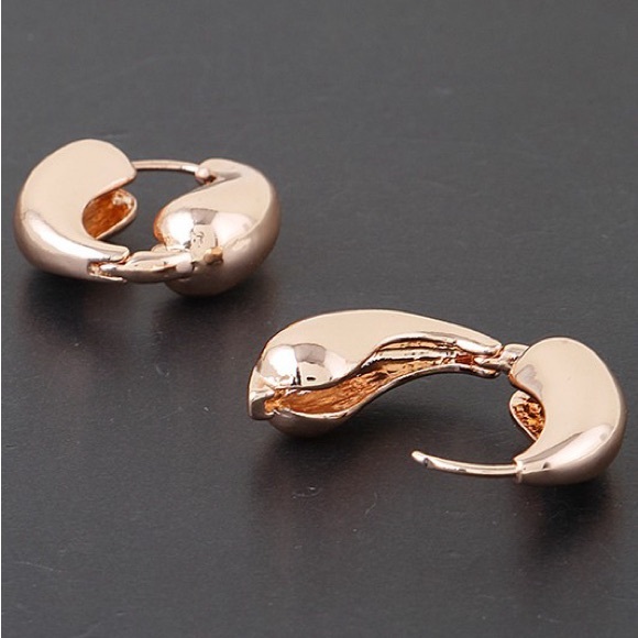 10J. Yin Yang Hoop Earrings - Picture 3 of 6